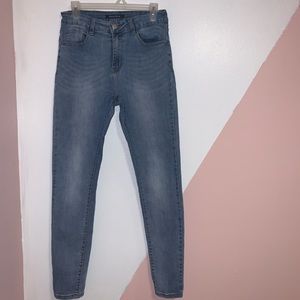 medium wash jeans🤍